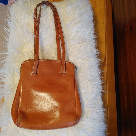 Roots Caramel Leather Shoulder Bag - Picture 2 of 16